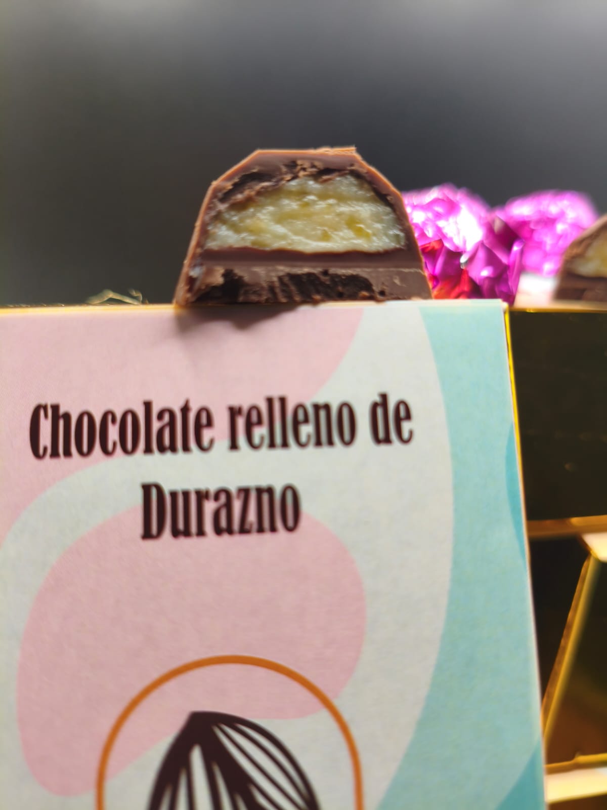 Caja de chocolate relleno de durazno x15.